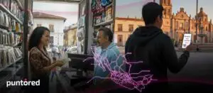 Personas utilizando apps fintech para realizar pagos cross-border embebidos en México