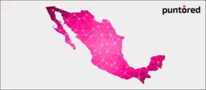 Dos jóvenes realizando pagos digitales en un comercio local de México