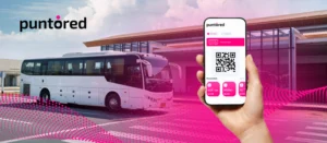 Compra de boletos de bus digital con TicketBus frente a terminal